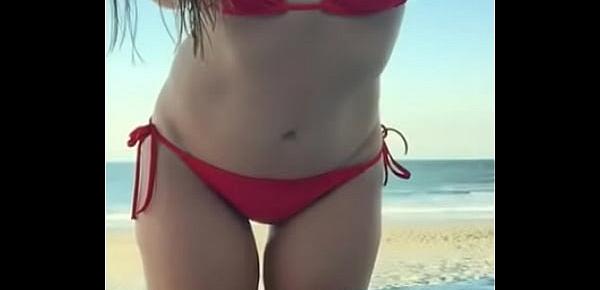  Novinha se exibindo na praia mais em httpswww.pornhub.comview video.phpviewkey=ph5b11e003c56e6